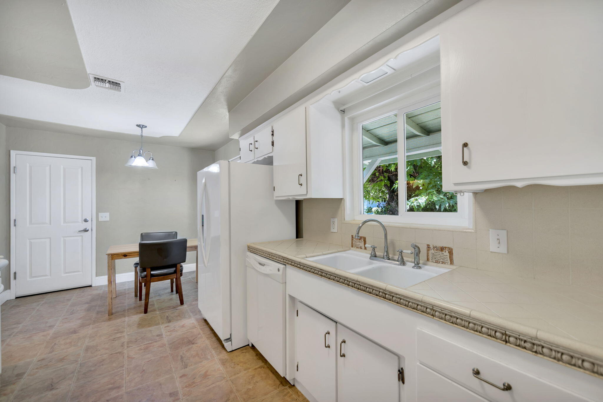 2739 Irwin Road Redding, CA 96002 - Photo 27 of 37 5-web-or-mls-HV7A1745