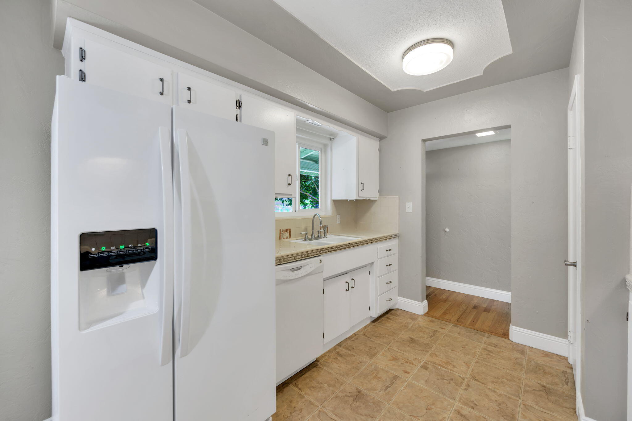 2739 Irwin Road Redding, CA 96002 - Photo 5 of 37 Kitchen