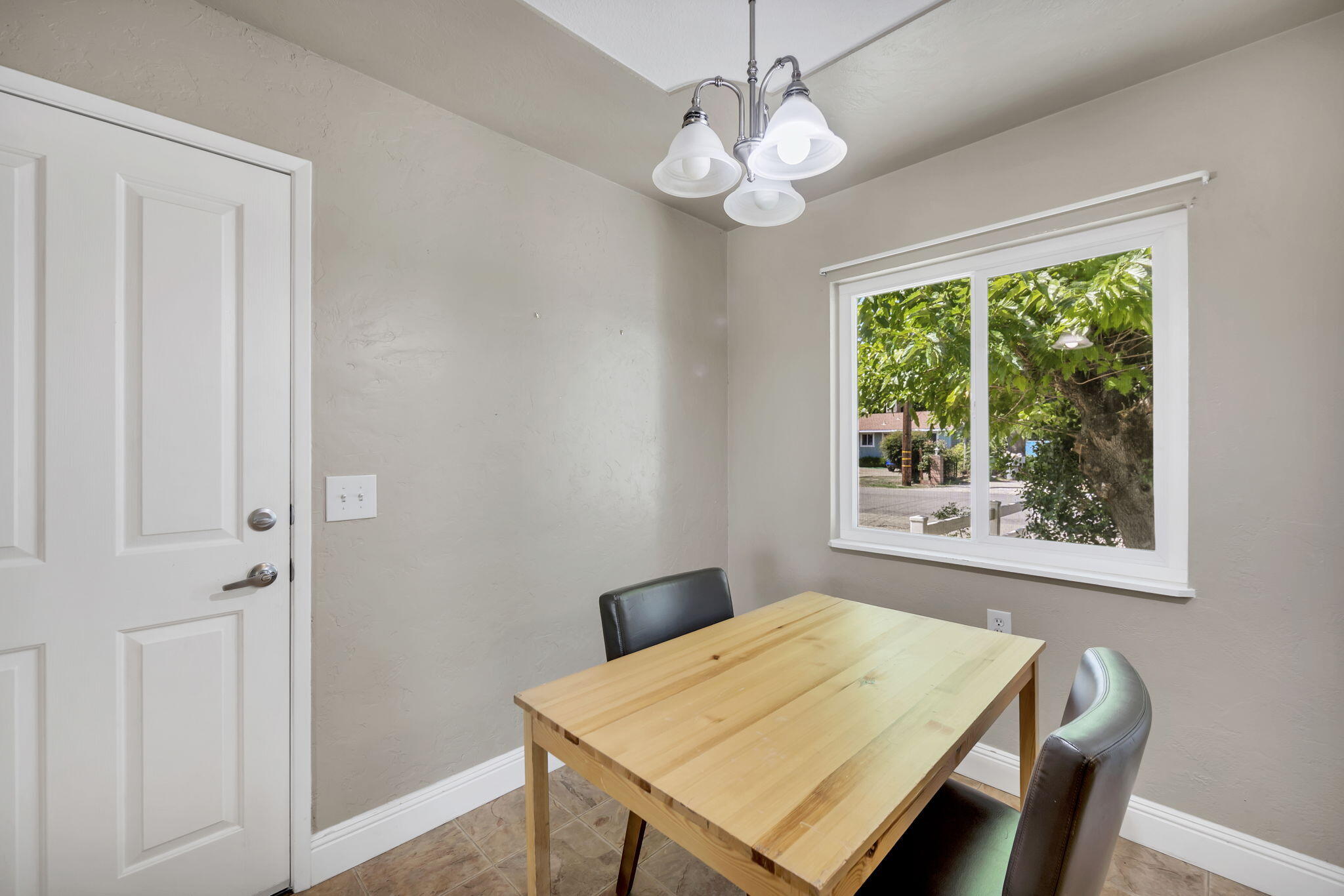 2739 Irwin Road Redding, CA 96002 - Photo 6 of 37 Dining