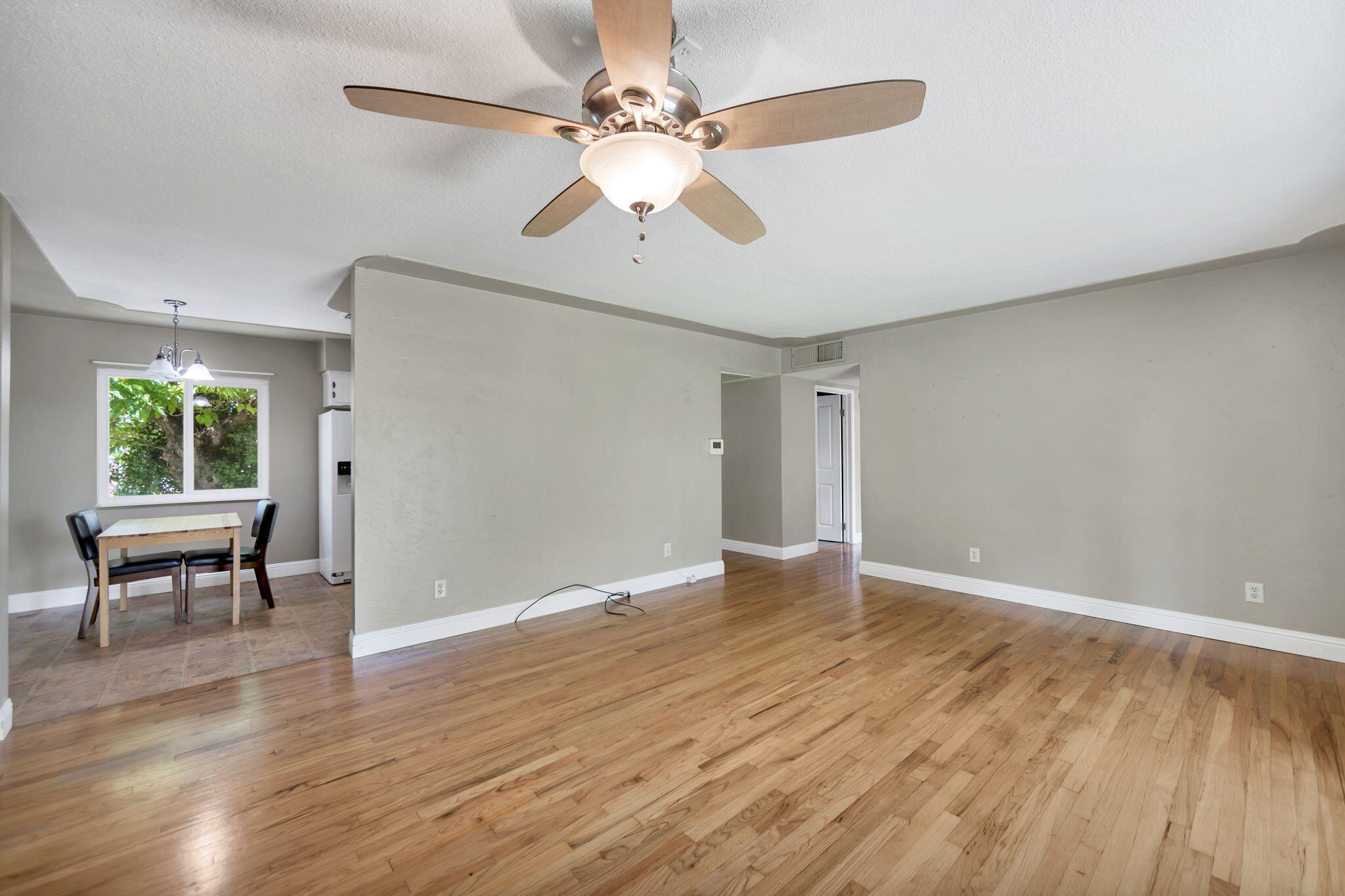 2739 Irwin Road Redding, CA 96002 - Photo 8 of 37 Beautiful hardwood floors