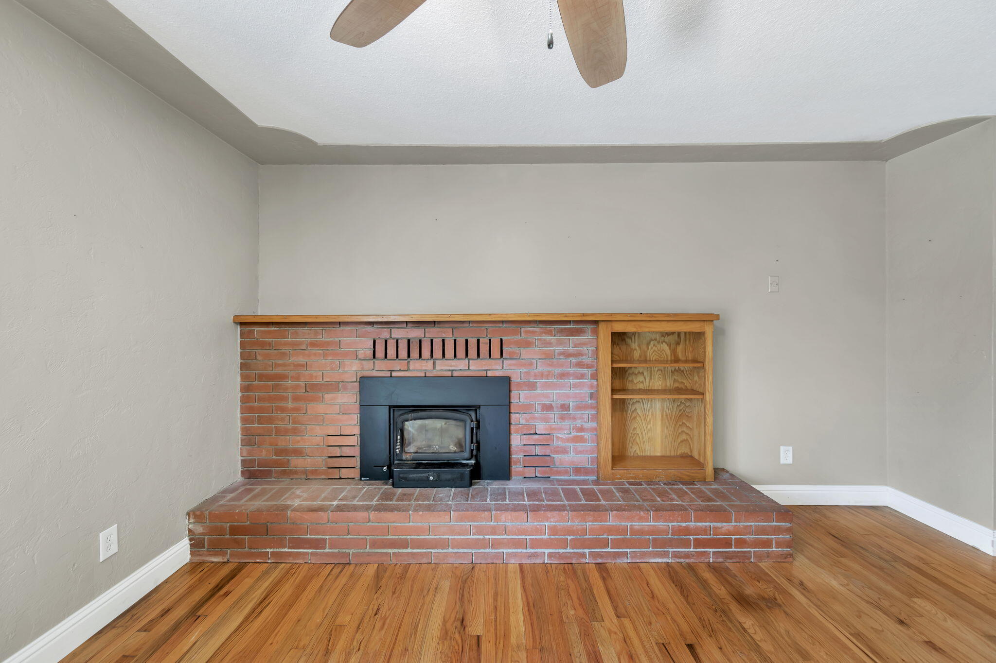 2739 Irwin Road Redding, CA 96002 - Photo 9 of 37 Charming fireplace with built-in