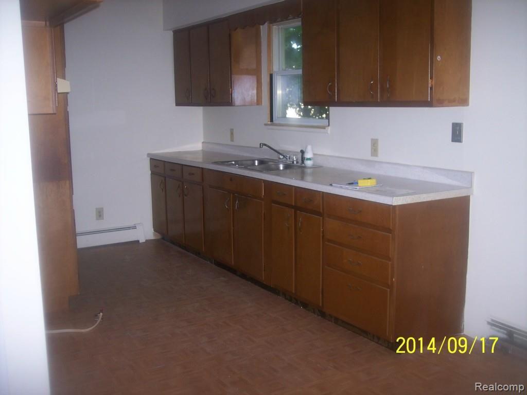 1763 North Lapeer Road Lapeer, MI 48446 - Photo 7 of 10 kitchen.jpg