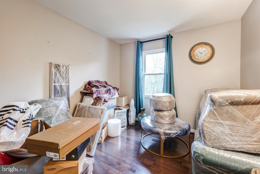 51 Kinsman View Circle Silver Spring, MD 20901 - Photo 25 of 32 a living room with furniture and wooden floor