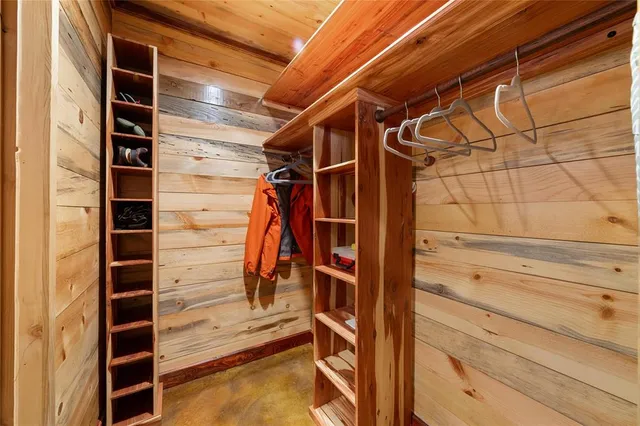 a view of walk in closet