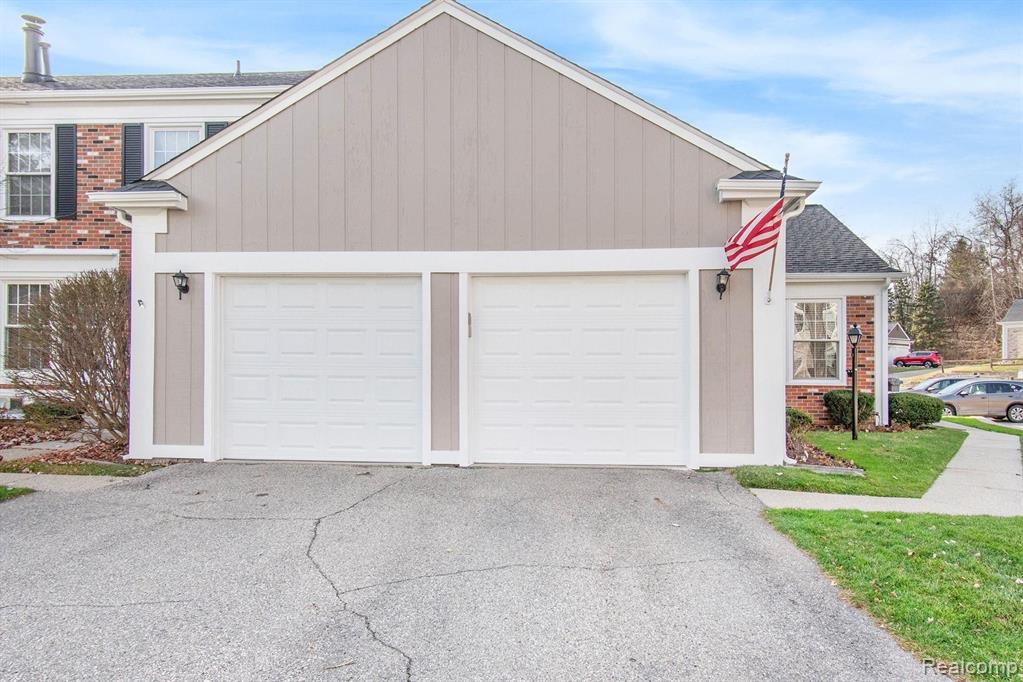 1366 Crescent Lane Rochester Hills, MI 48306 - Photo 4 of 30