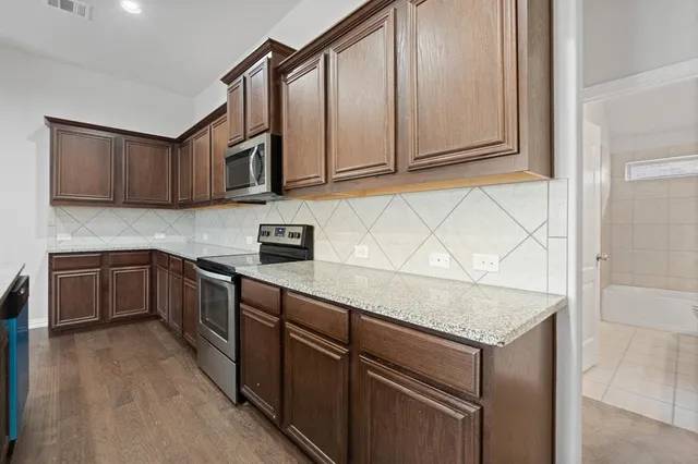 $449,999 | 466 Rockaway Drive, Midlothian, TX 76065