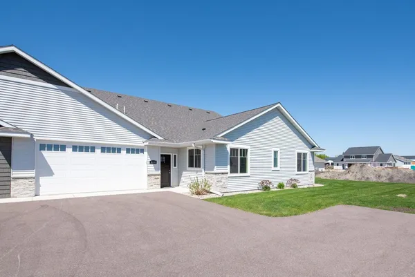 $429,900 | 3116 Bassett Drive, Mankato, MN 56001