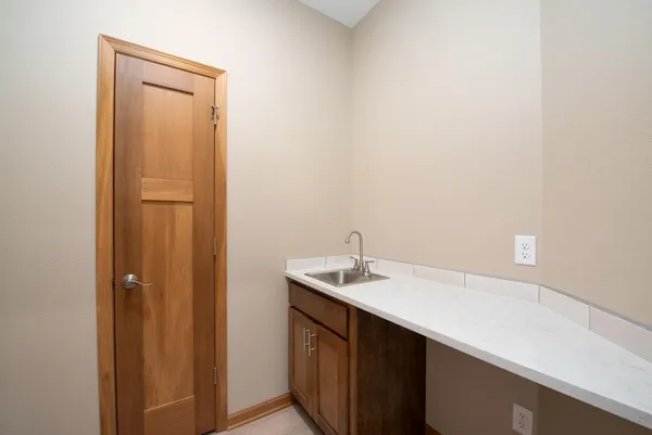 $429,900 | 3116 Bassett Drive, Mankato, MN 56001