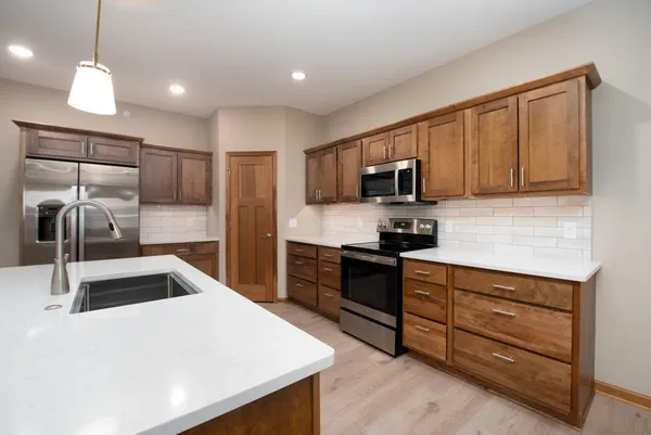 $429,900 | 3116 Bassett Drive, Mankato, MN 56001