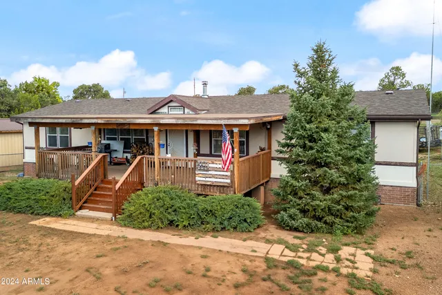 $375,000 | 2068 Rendezvous Pine Drive, Overgaard, AZ 85933