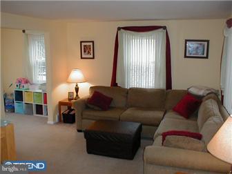 420 Holmes Road Morton, PA 19070 - Photo 3 of 8 Living Room