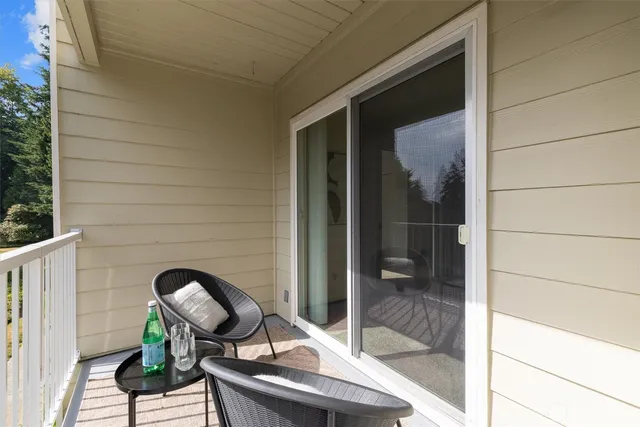 $420,000 | 9484 Redmond-Woodinville Road Northeast, Unit C205, Redmond, WA 98052