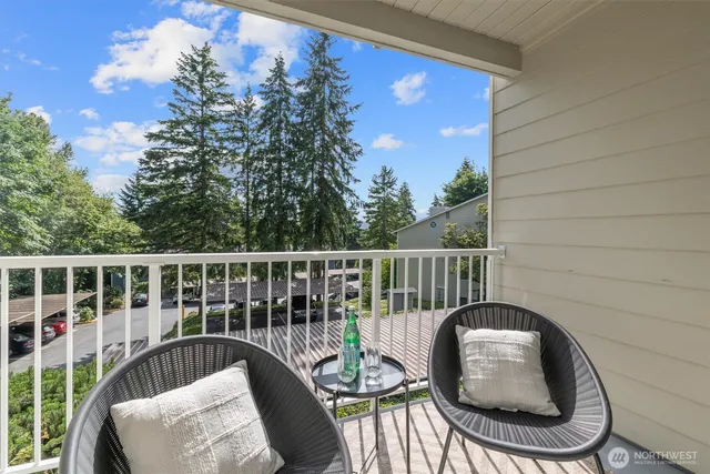 $420,000 | 9484 Redmond-Woodinville Road Northeast, Unit C205, Redmond, WA 98052