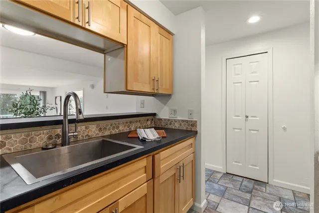 $420,000 | 9484 Redmond-Woodinville Road Northeast, Unit C205, Redmond, WA 98052