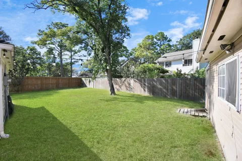 a view of yard with small cabin