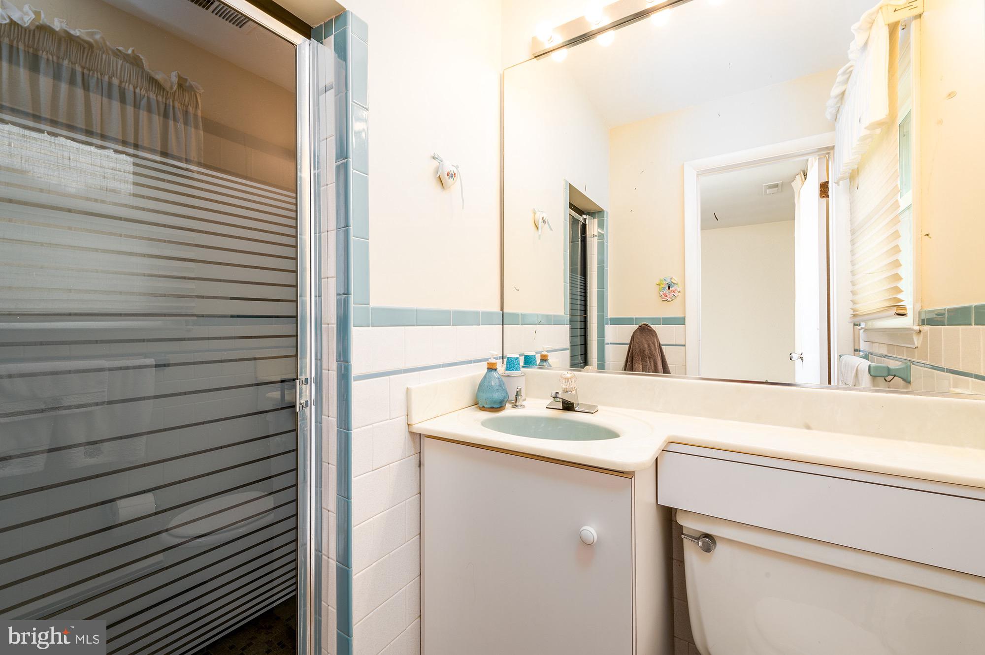 4505 Ridge Road Baltimore, MD 21236 - Photo 15 of 38 Owner's bathroom