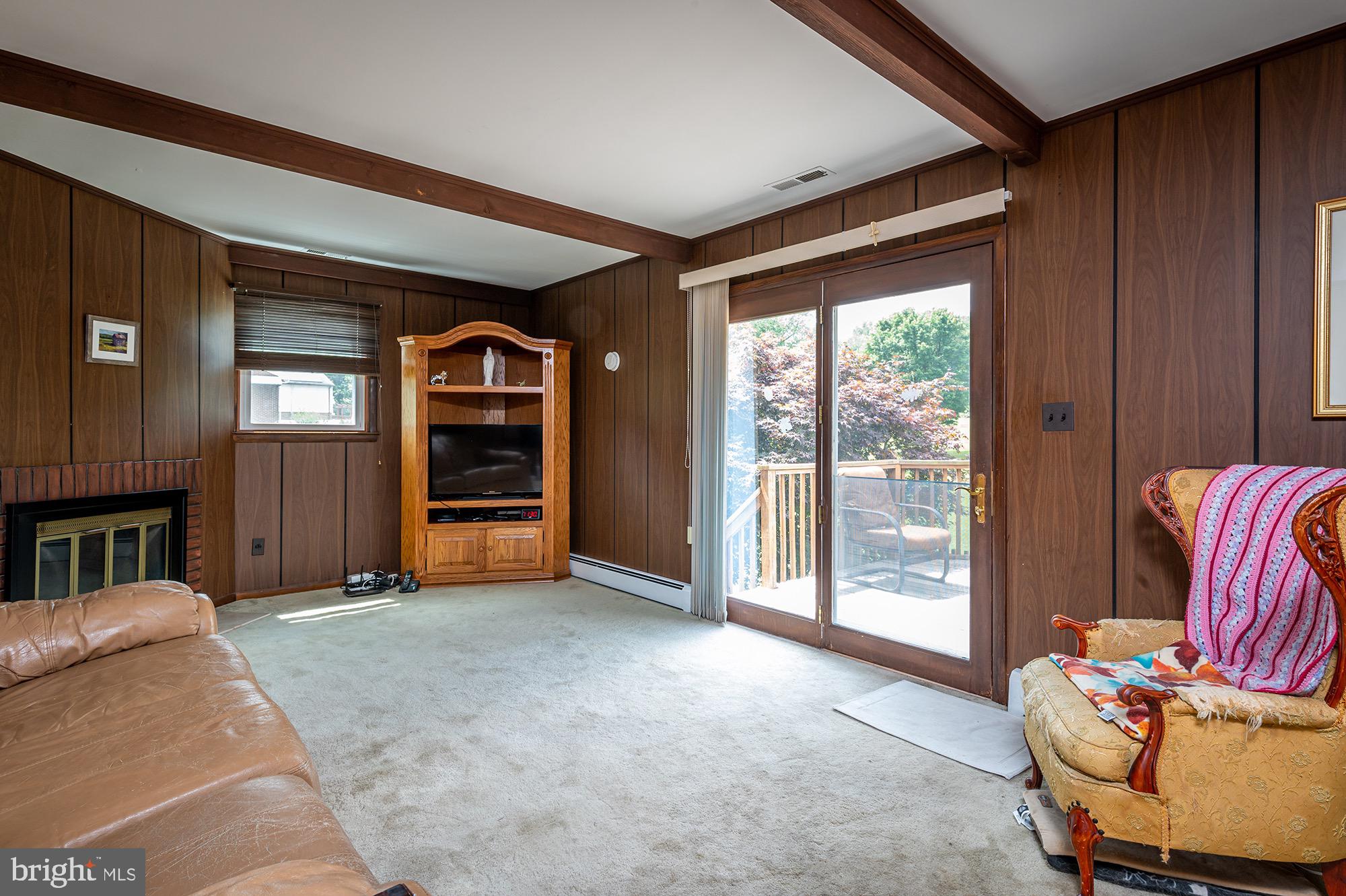 4505 Ridge Road Baltimore, MD 21236 - Photo 10 of 38 Family room