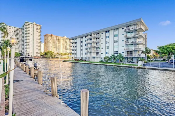 $10,500 | 3942 Northeast 171 Street, Unit 4A, North Miami Beach, FL 33160