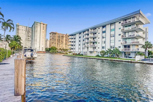 $10,500 | 3942 Northeast 171 Street, Unit 4A, North Miami Beach, FL 33160