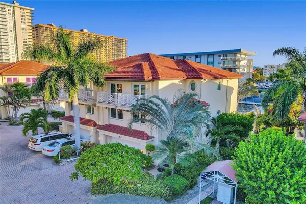 $10,500 | 3942 Northeast 171 Street, Unit 4A, North Miami Beach, FL 33160