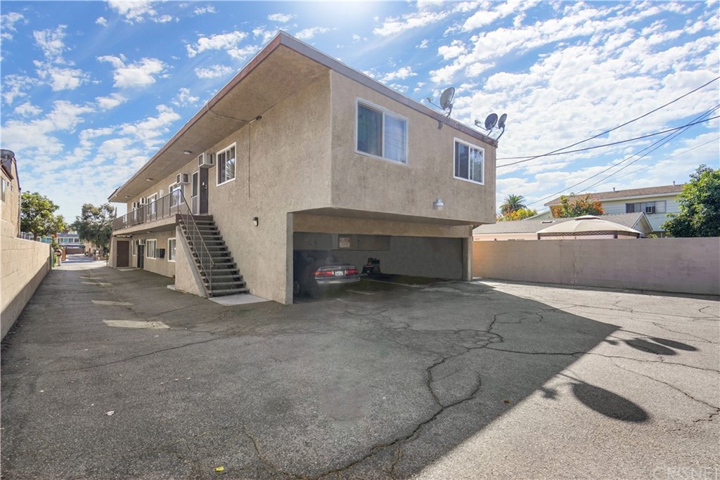 14607 Gilmore Street Van Nuys, CA 91411 - Photo 2 of 9