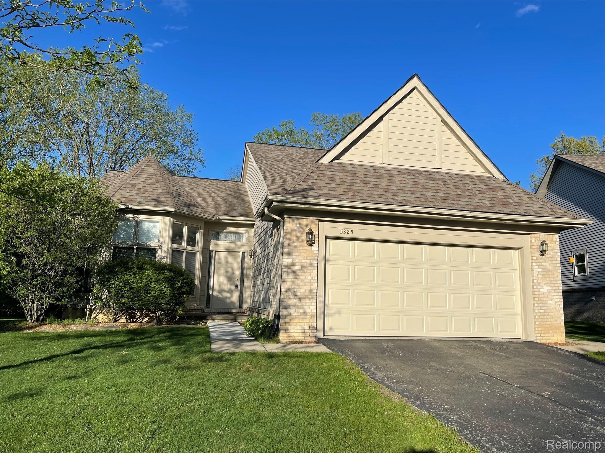 5325 Simpson Lake Road West Bloomfield, MI 48323 - Photo 1 of 39 IMG_4189.JPG