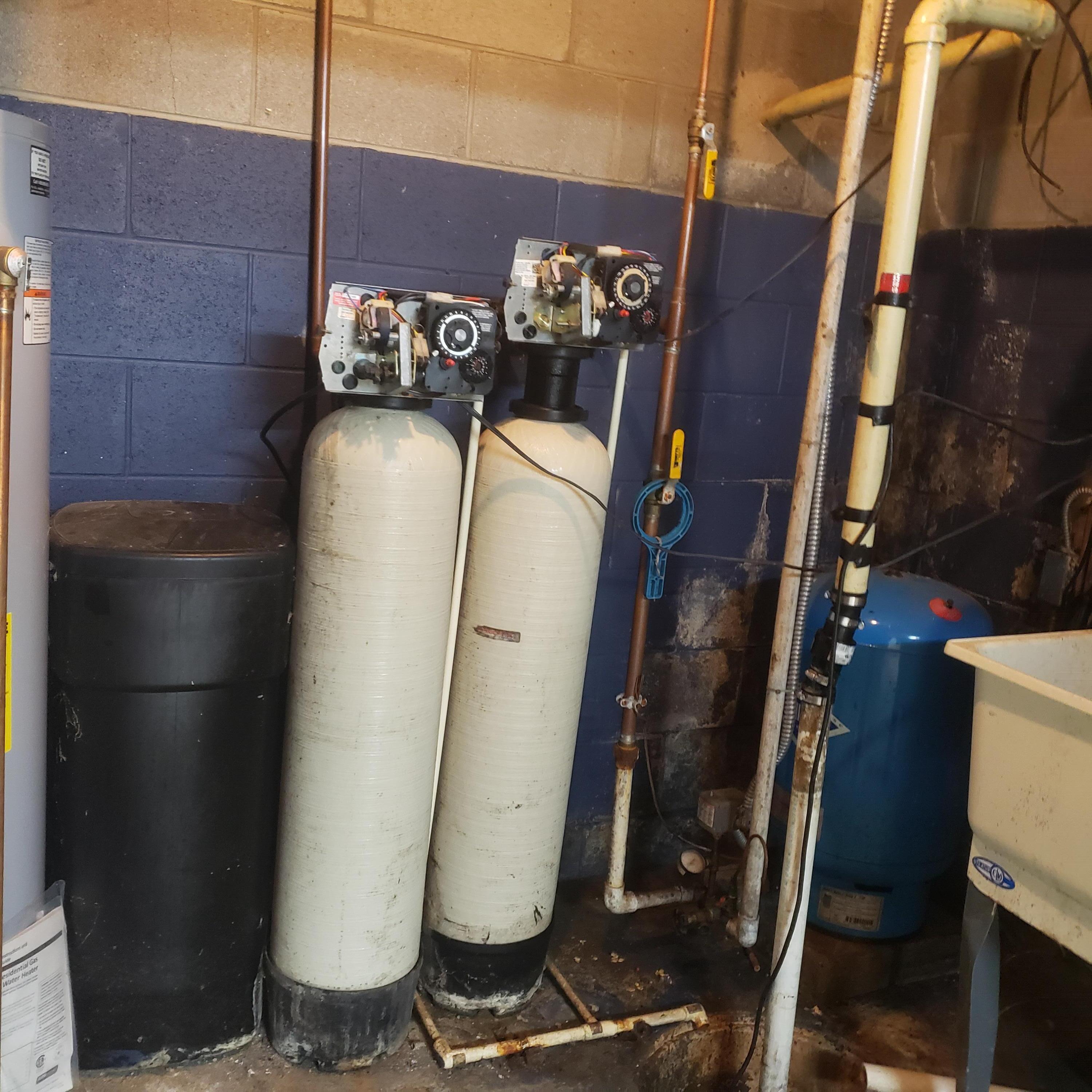 5315 Lethbridge Road Grand Blanc, MI 48439 - Photo 37 of 40 Water Softener & WEll Pump