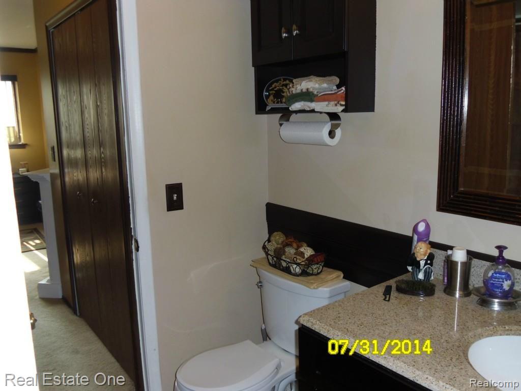 24273 Evergreen Road, Unit 16 Southfield, MI 48075 - Photo 2 of 16 BathRM1.jpg