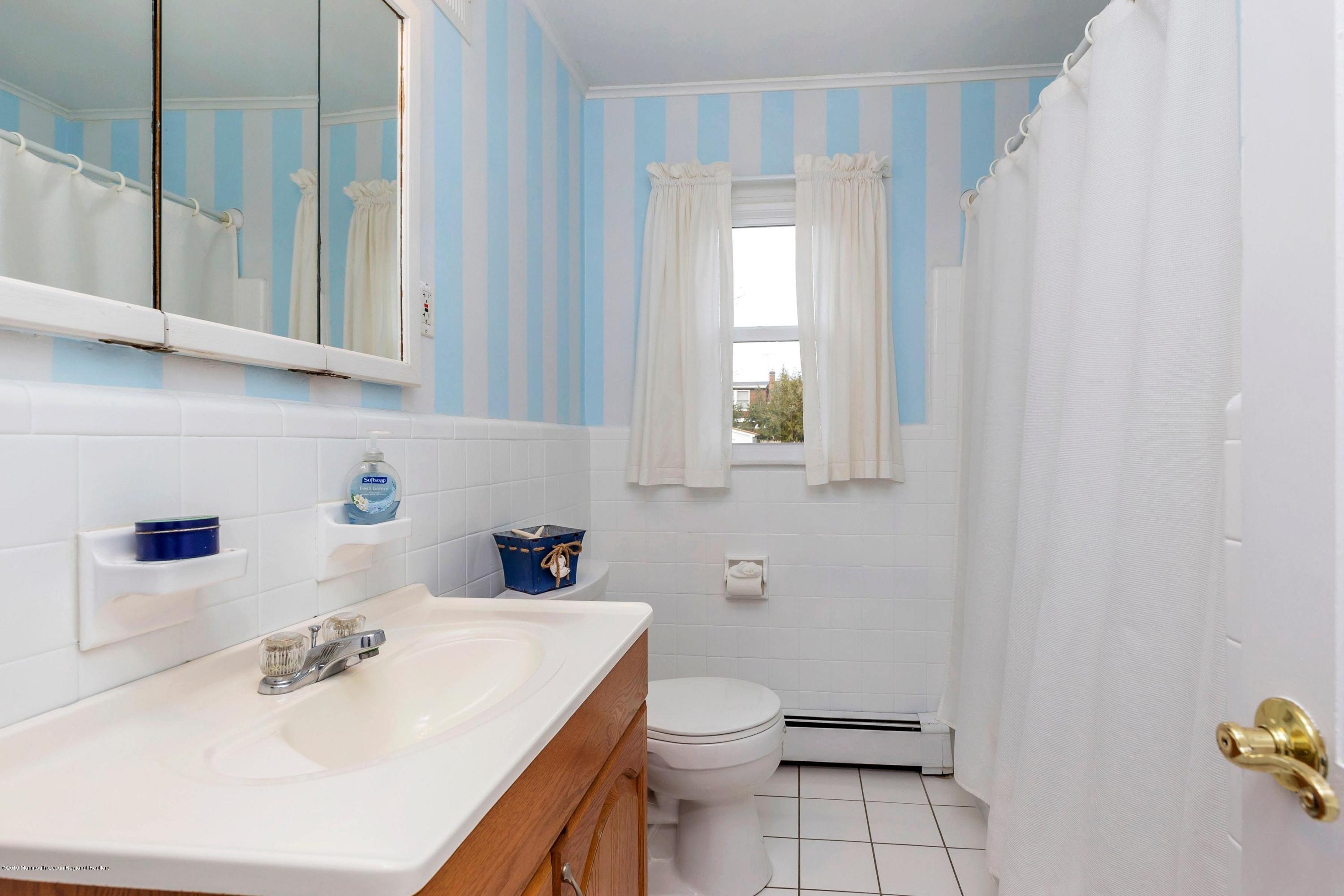 806 Allaire Road Spring Lake Heights, NJ 07762 - Photo 16 of 29 Full bath