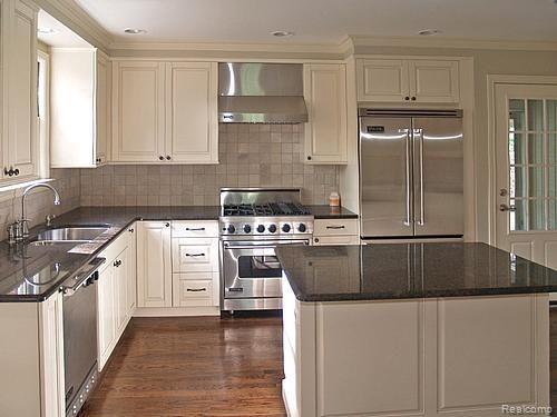 917 Whittier Road Grosse Pointe, MI 48230 - Photo 2 of 15 kitchen1_500