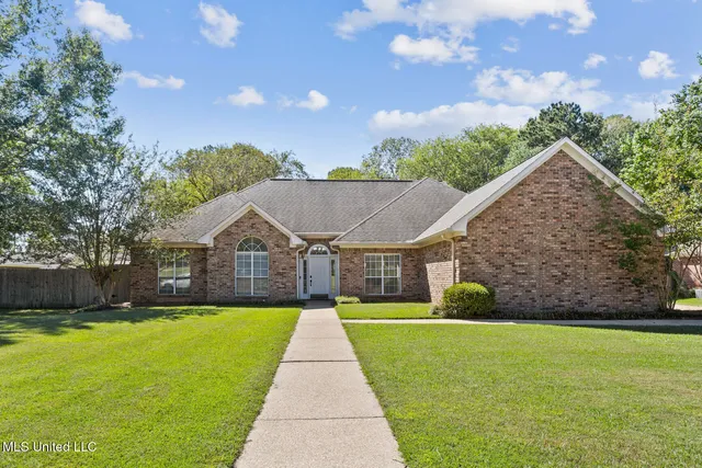$380,000 | 323 Woodlands Drive, Brandon, MS 39047