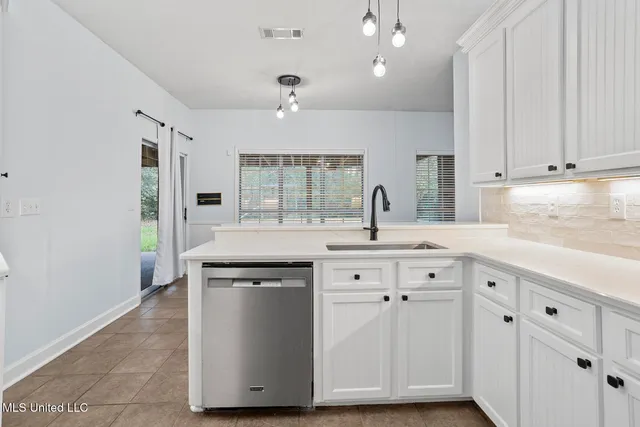 $380,000 | 323 Woodlands Drive, Brandon, MS 39047