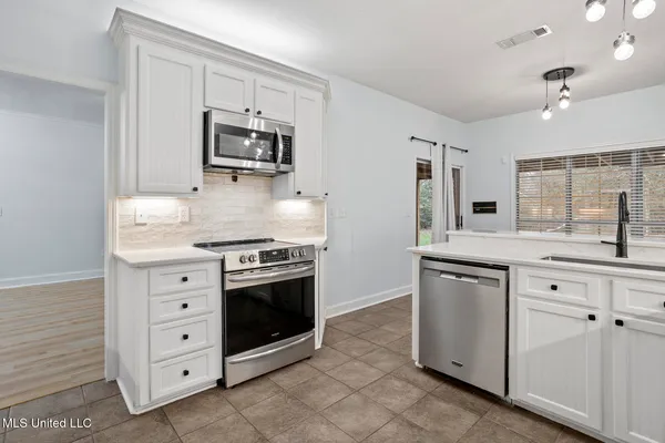 $379,000 | 323 Woodlands Drive, Brandon, MS 39047