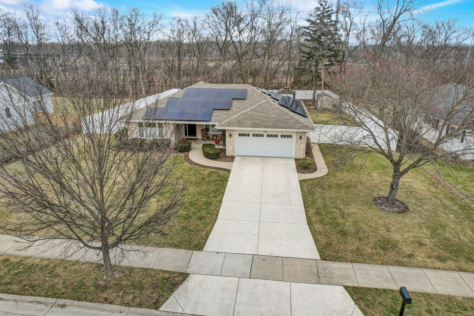 865 North Happ Road Northfield, IL 60093 - Photo 54 of 60 a front view of a house with a yard