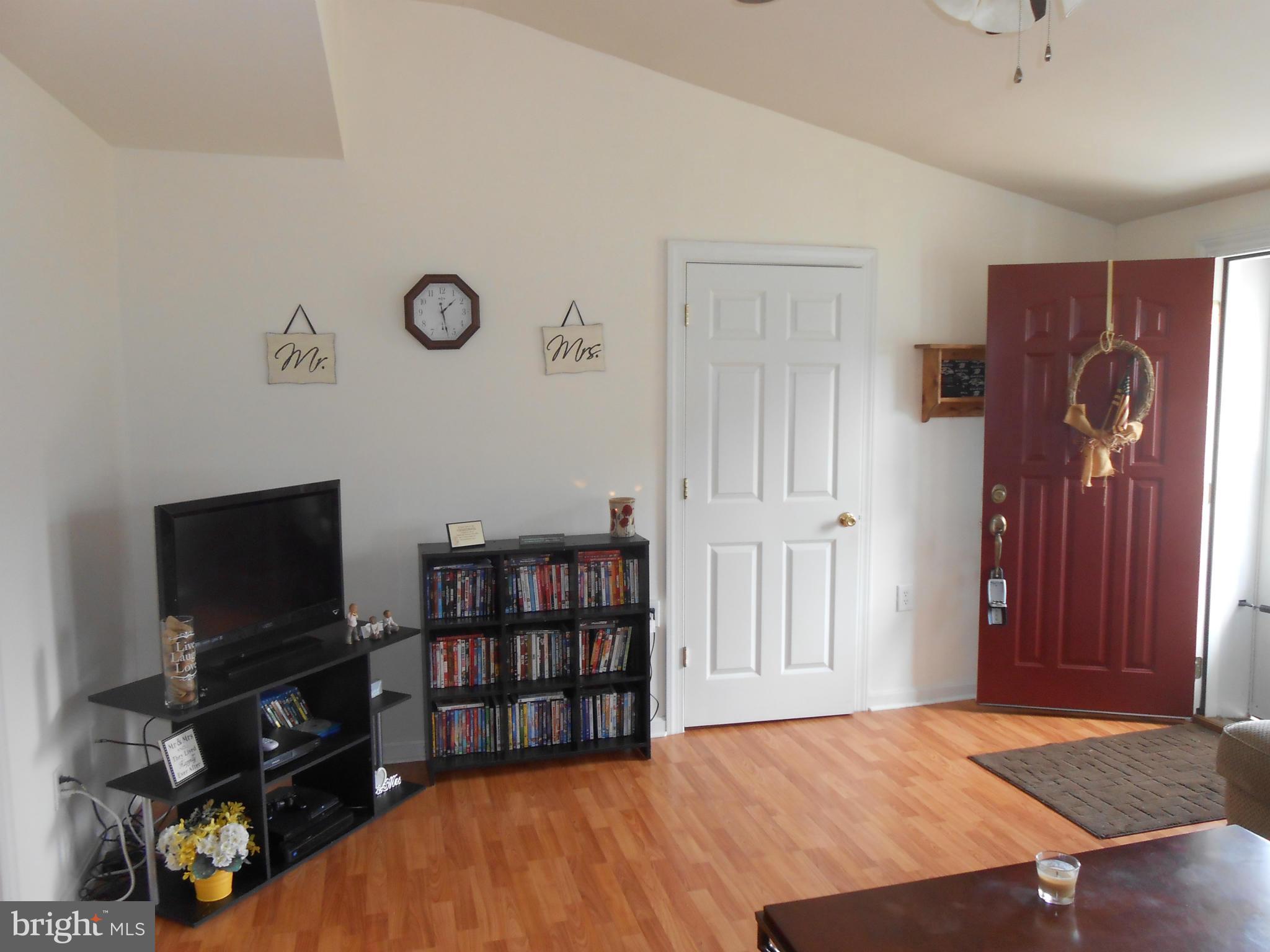 17610 Homewood Road Hagerstown, MD 21740 - Photo 26 of 26 Living Room