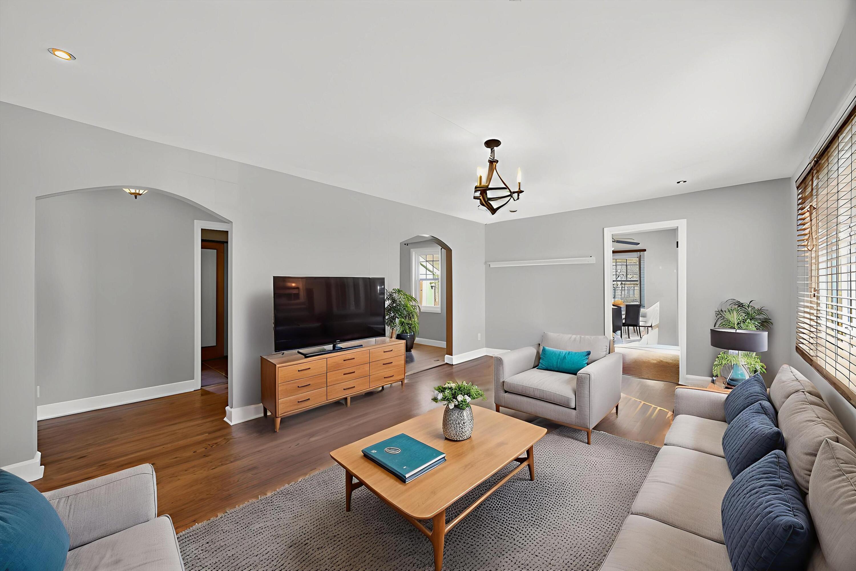 3913 Peach Road Chattanooga, TN 37406 - Photo 12 of 35 12-090A4538 - Virtually Staged