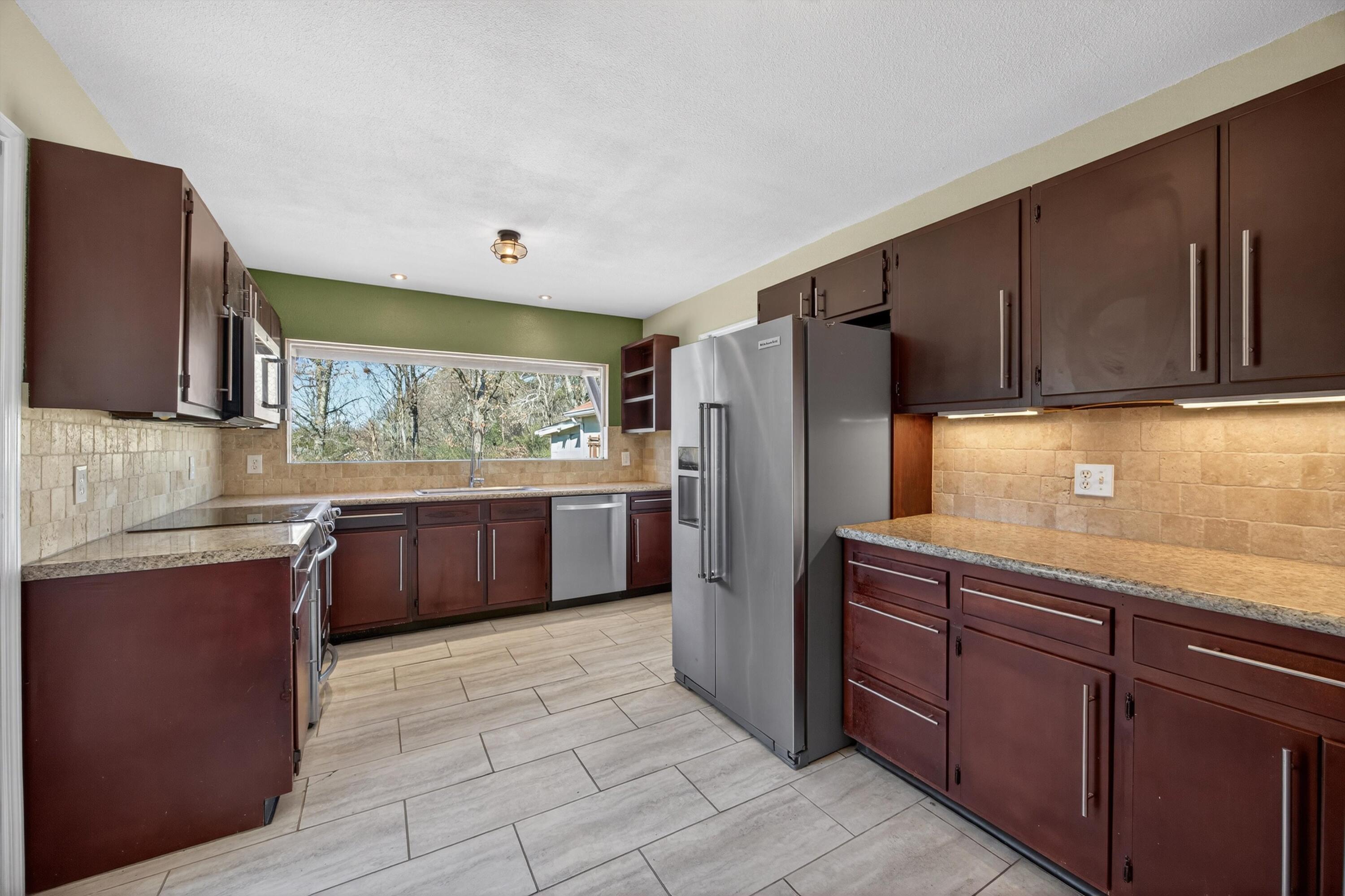 3913 Peach Road Chattanooga, TN 37406 - Photo 16 of 35 16-090A4549
