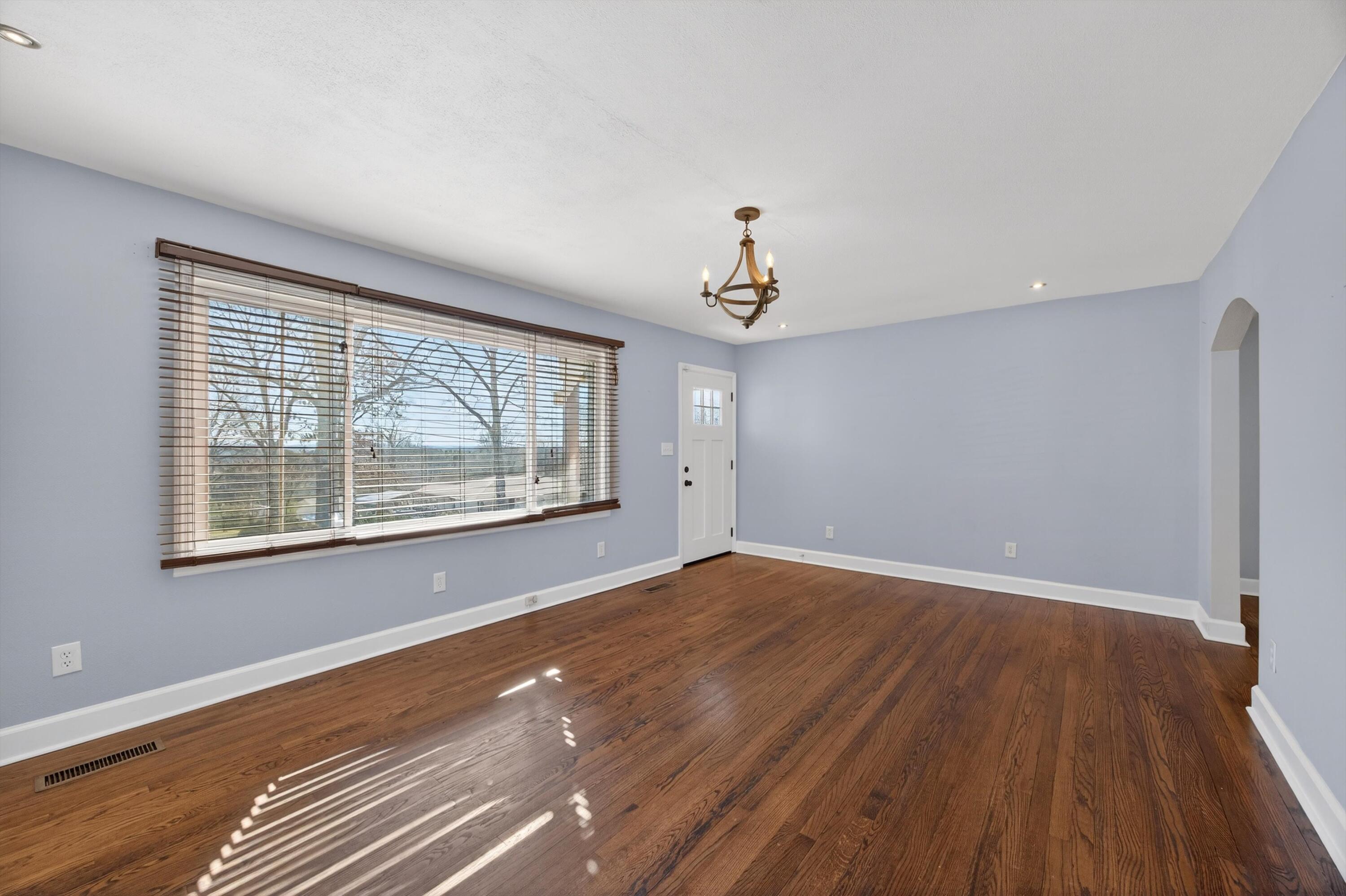 3913 Peach Road Chattanooga, TN 37406 - Photo 10 of 35 10-090A4533