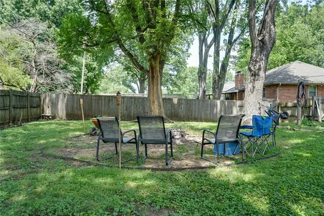 $290,000 | 1331 Southwest Horizon Drive, Blue Springs, MO 64015