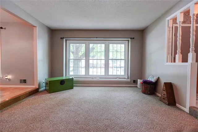 $290,000 | 1331 Southwest Horizon Drive, Blue Springs, MO 64015