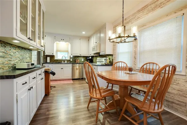 $290,000 | 1331 Southwest Horizon Drive, Blue Springs, MO 64015