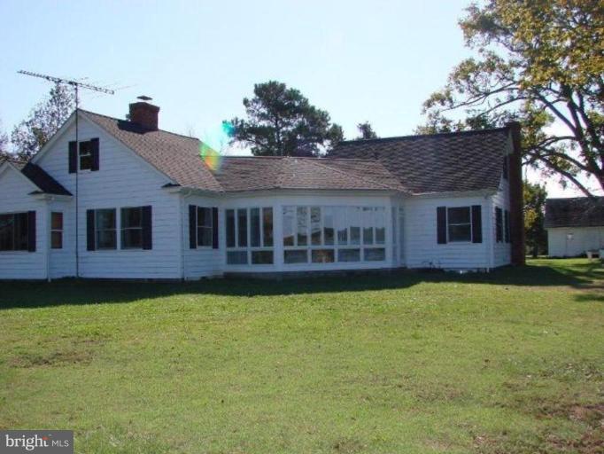 Exterior (Rear)