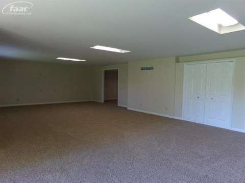 2099 North Long Lake Road Fenton, MI 48430 - Photo 17 of 29 20401884-16.JPG