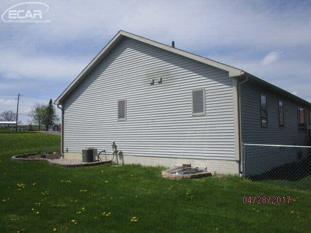 16379 Linden Road Linden, MI 48451 - Photo 6 of 23 21290416-5.JPG
