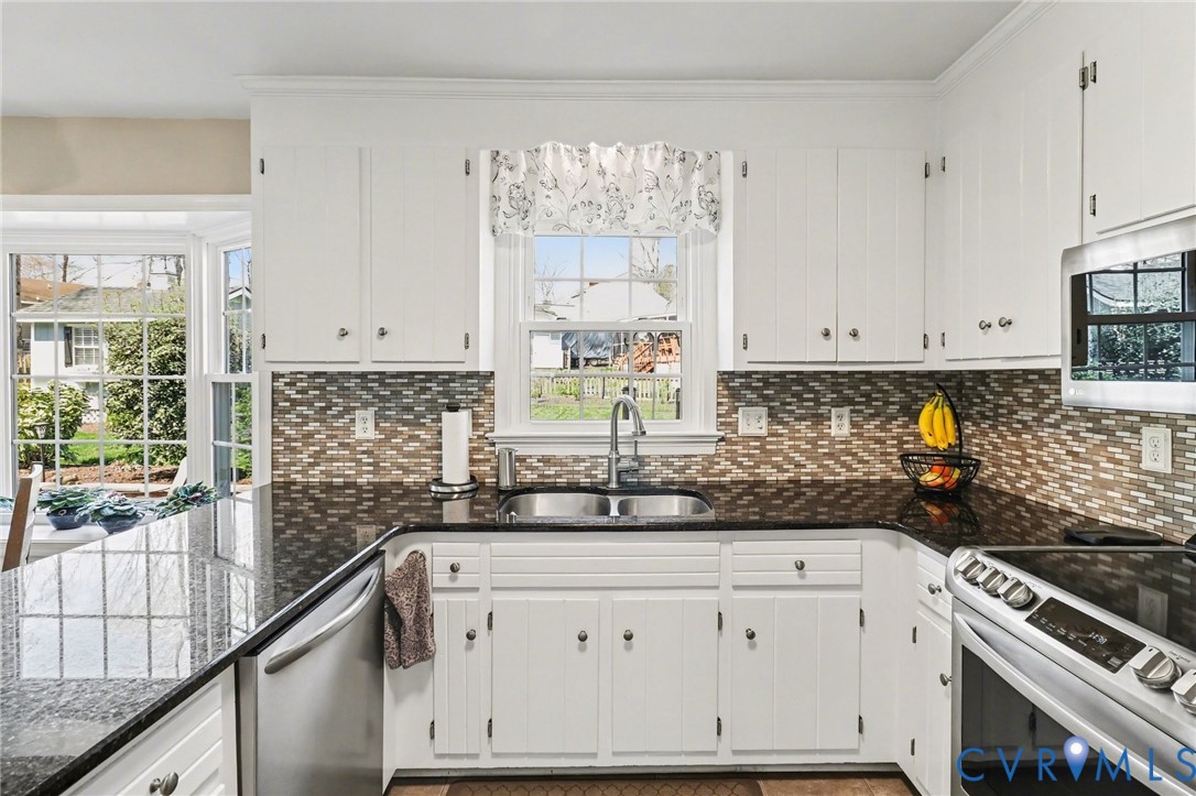 548 Glenmeadow Road Midlothian, VA 23114 - Photo 7 of 31 a kitchen with granite countertop white cabinets and white appliances