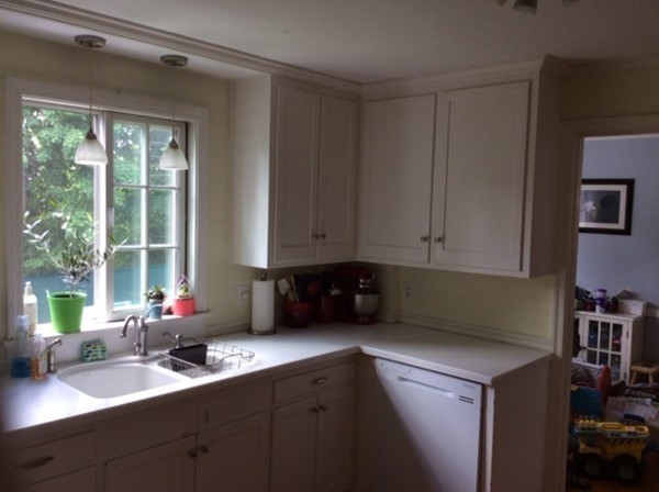 8 Rexhame Road Worcester, MA 01606 - Photo 7 of 20