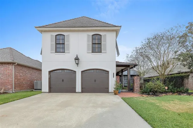 $474,500 | 925 Carondelet Drive, Lake Charles, LA 70605