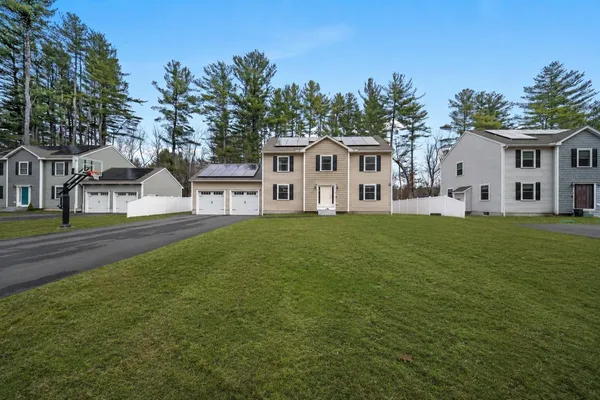 $740,000 | 4 Lorelai Way, Nashua, NH 03062