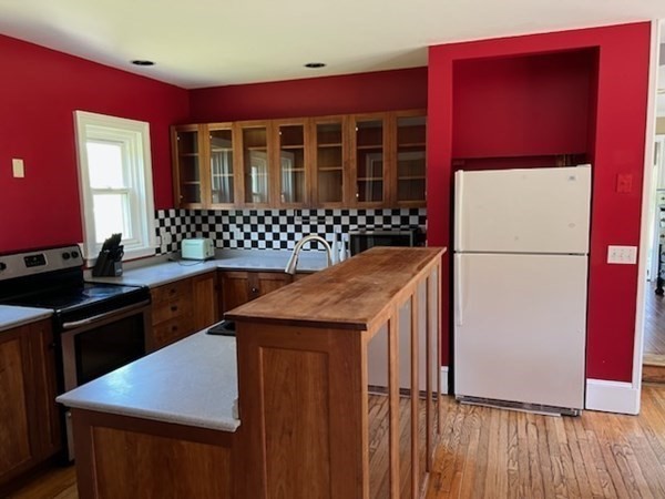 29 Hazel Avenue Amherst, MA 01002 - Photo 9 of 28 Gallery Image 9