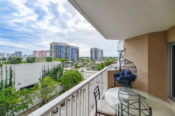 $2,500 | 1980 South Ocean Drive, Unit 4L, Hallandale Beach, FL 33009